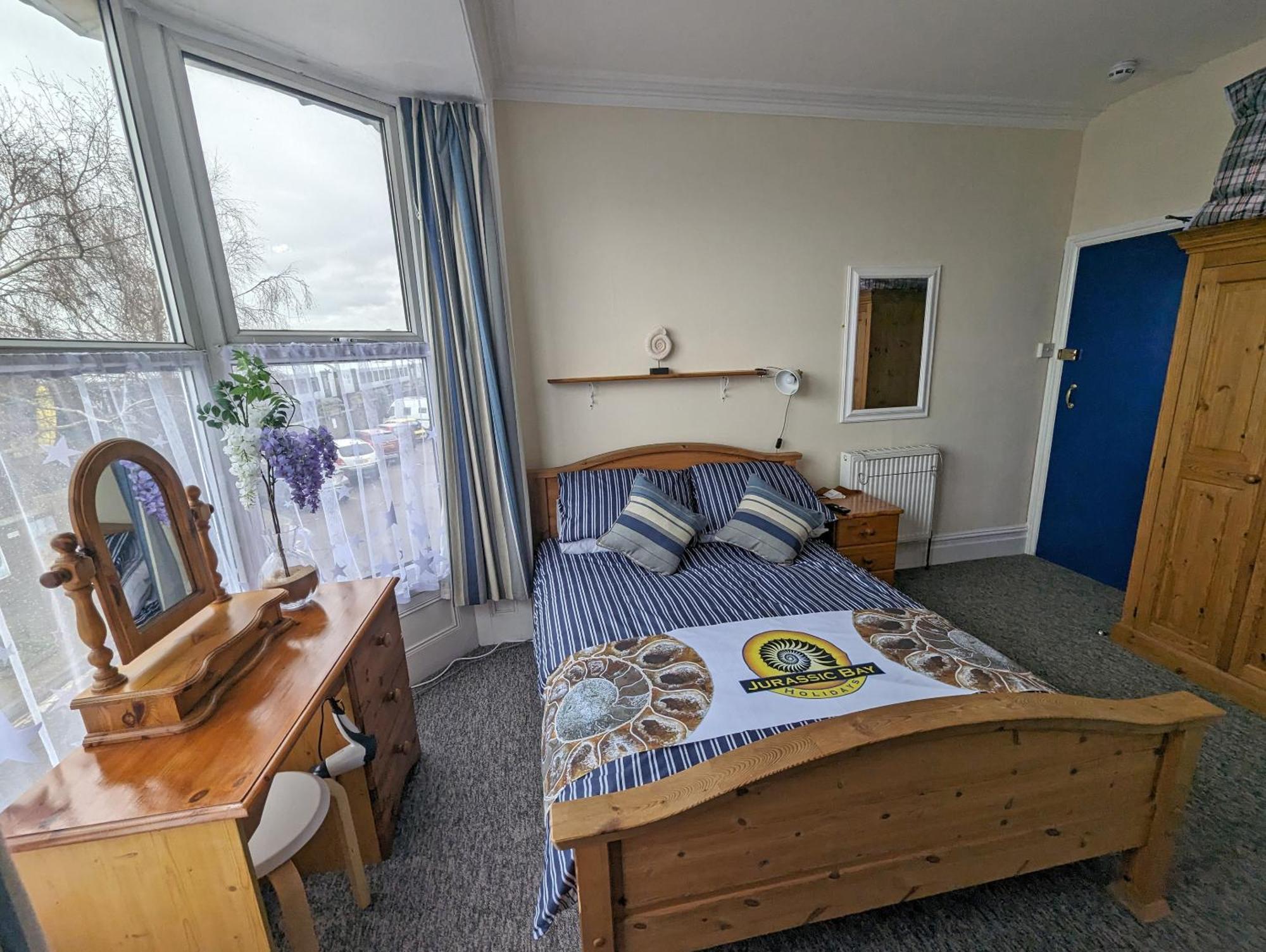 Jurassic Bay Holidays Weymouth Room photo