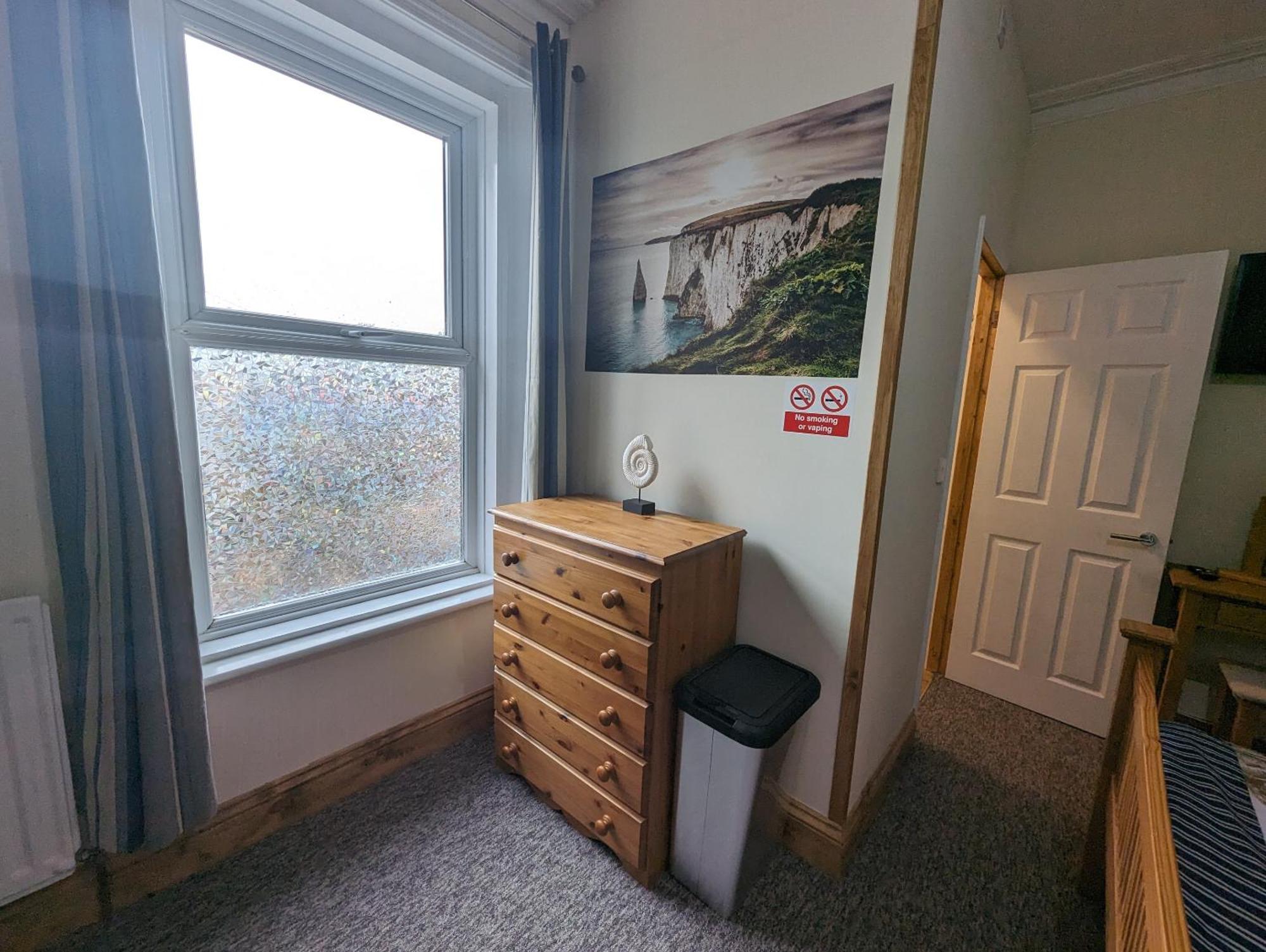 Jurassic Bay Holidays Weymouth Room photo